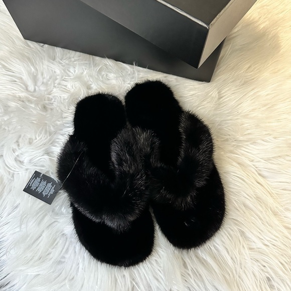 Saint Laurent Shoes - SAINT LAURENT
Bleach Flat Sandals